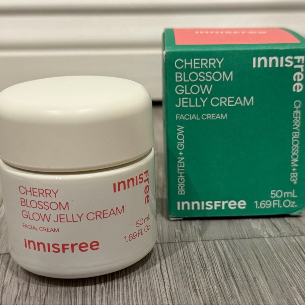 New in box Innisfree Cherry Blossom Glow Jelly Cream - Cream